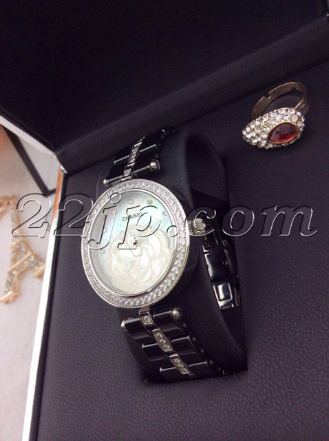 シャネル時計背面デザイン